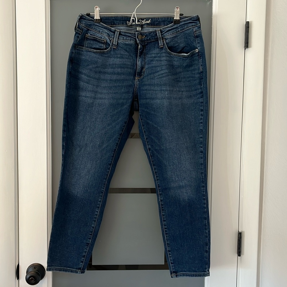 Universal Thread Women’s Curvy Skinny Jean
